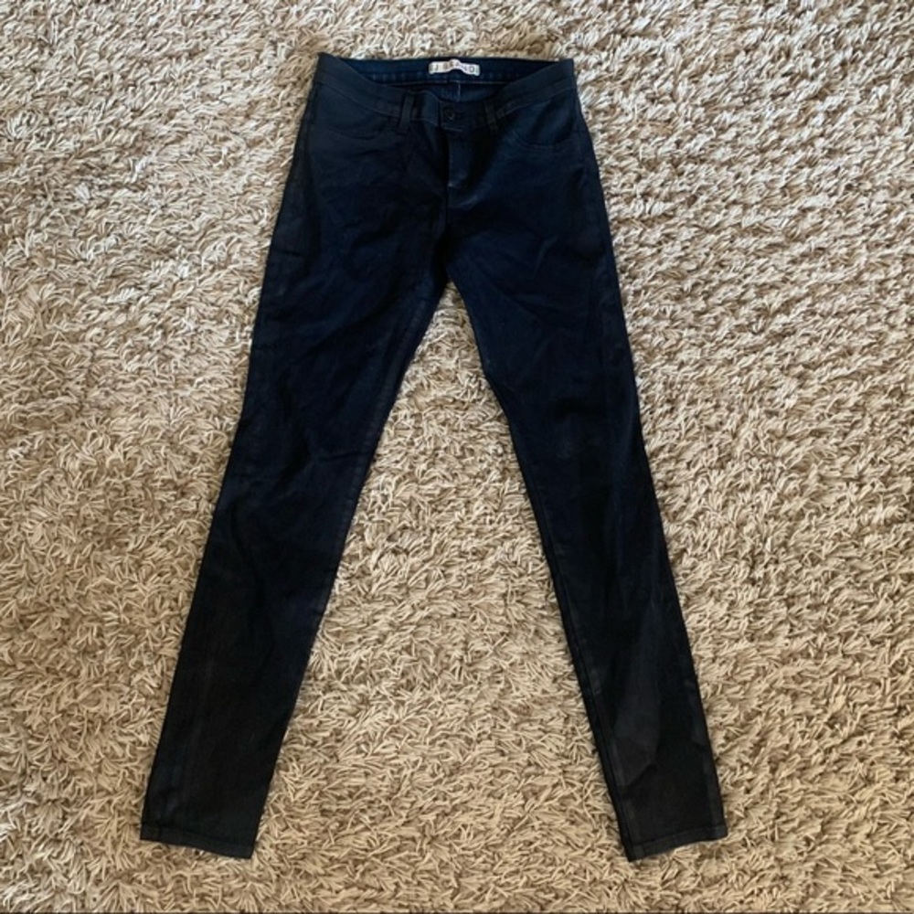 Like new! J brand skinny jean / legging jegging • dark blue size 28